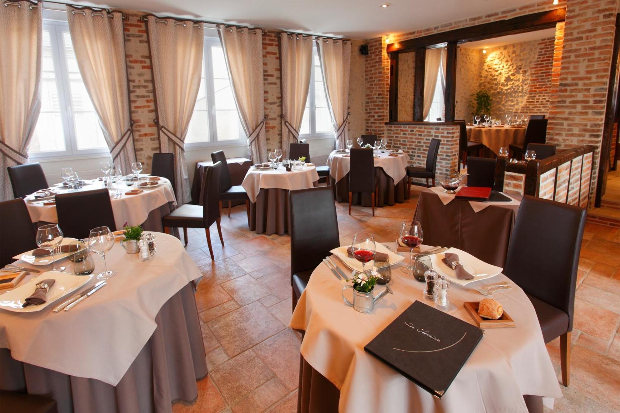 La Chaumiere Hotel Aubigny-sur-Nere Exterior photo