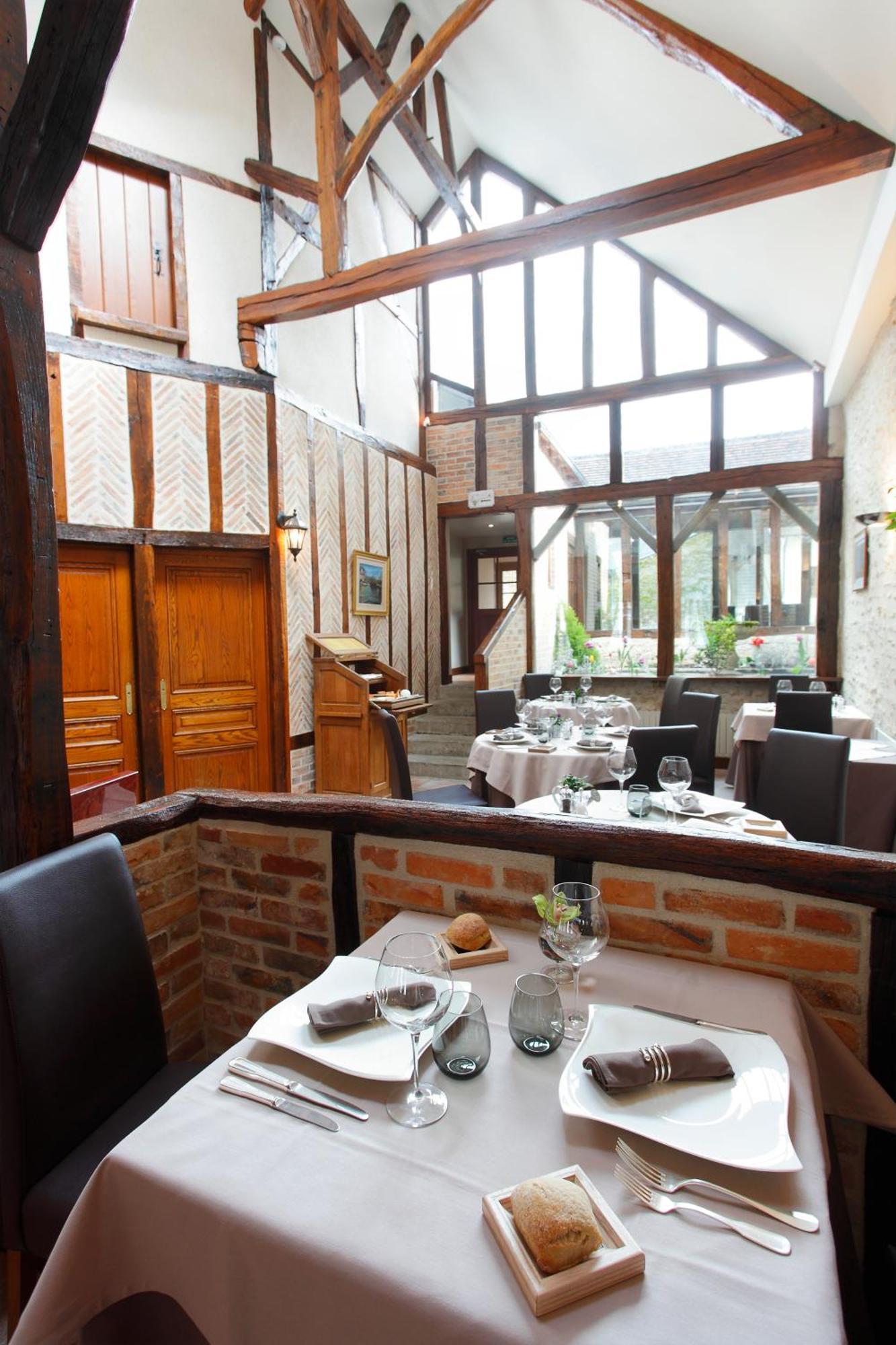 La Chaumiere Hotel Aubigny-sur-Nere Exterior photo