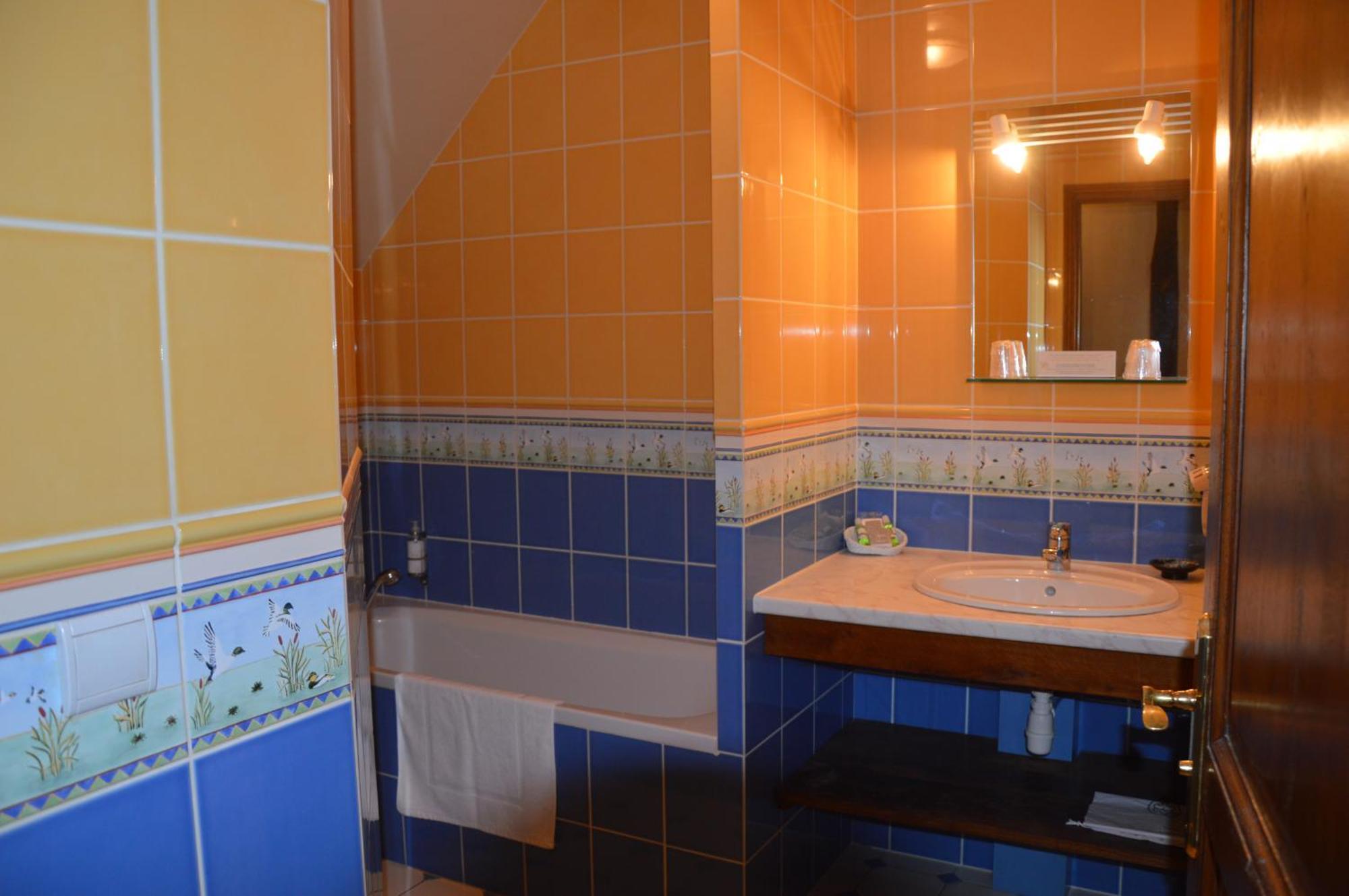 La Chaumiere Hotel Aubigny-sur-Nere Exterior photo